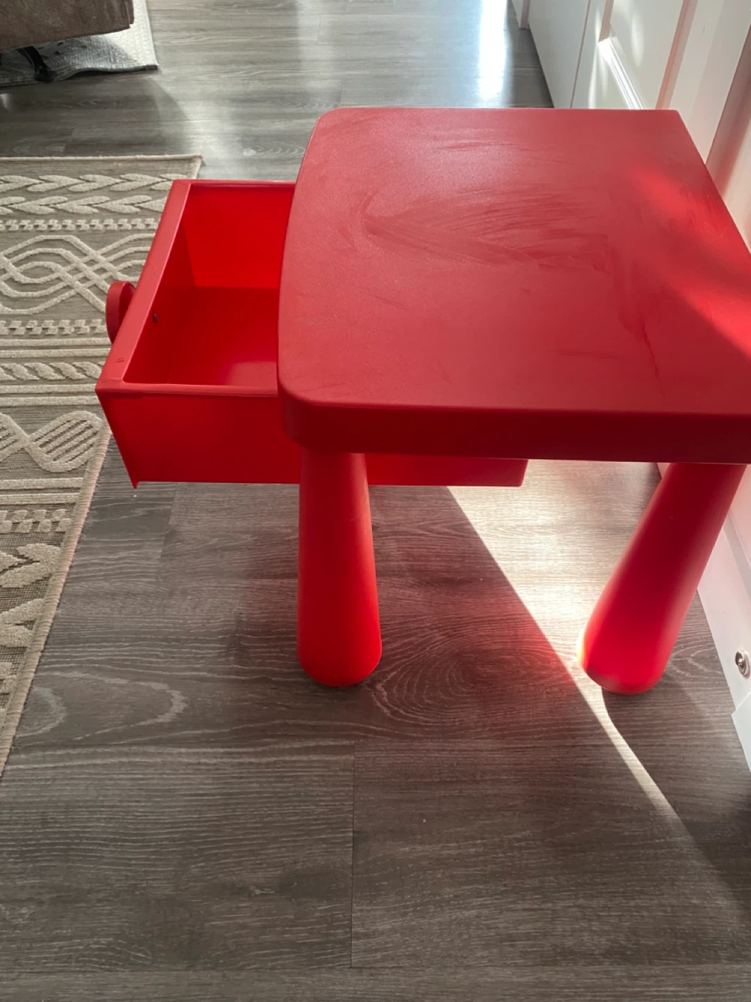 Red Children's Table with Drawer - photo 3