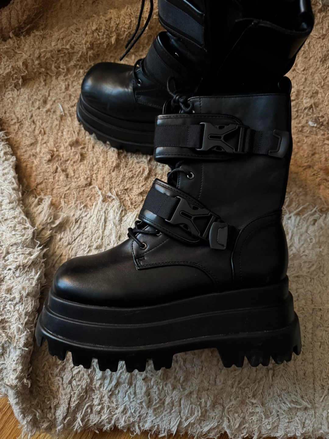 Black Platform Buckle Boots size 8 - photo 3