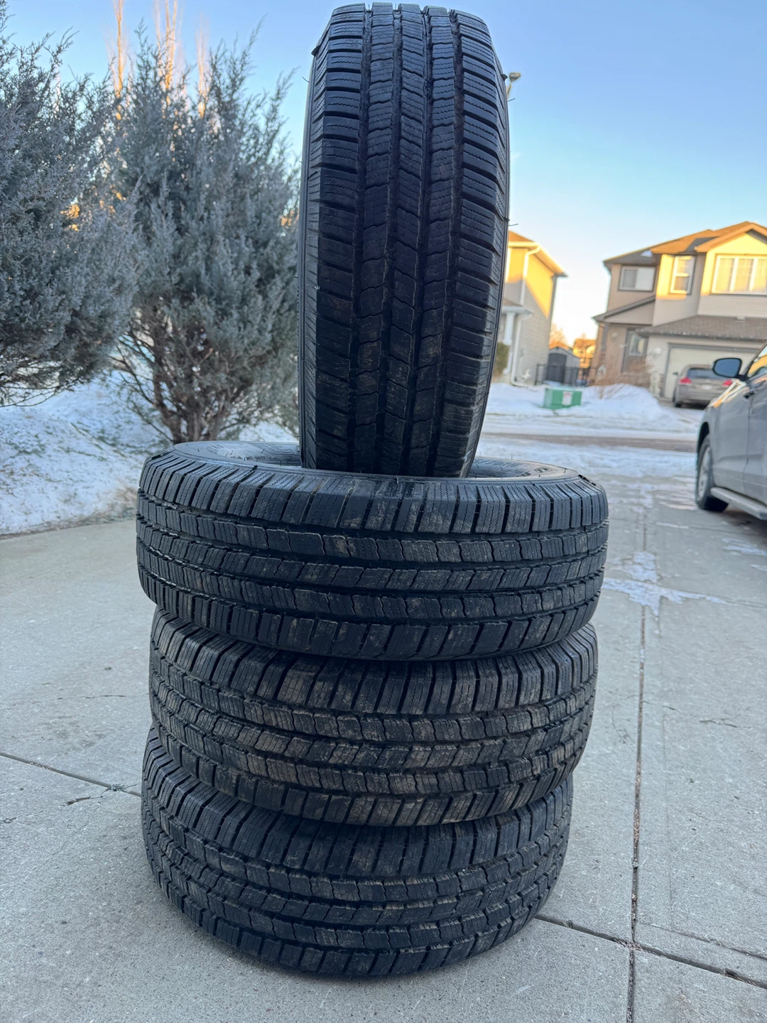 235/70R16 Michelin Defender LTX - photo 2