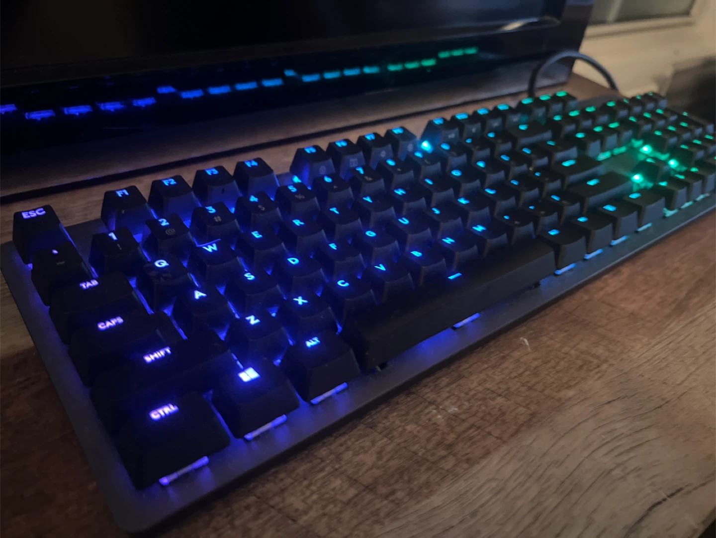 Logitech G915 TKL RGB Mechanical Keyboard - photo 2