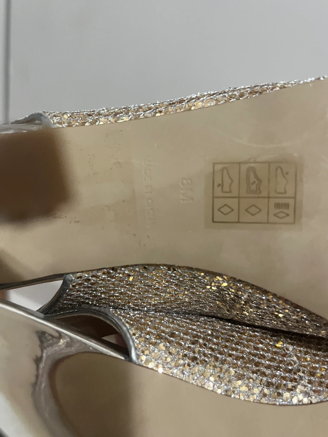 Le Chateau Silver Heels - Size 8 - photo 4