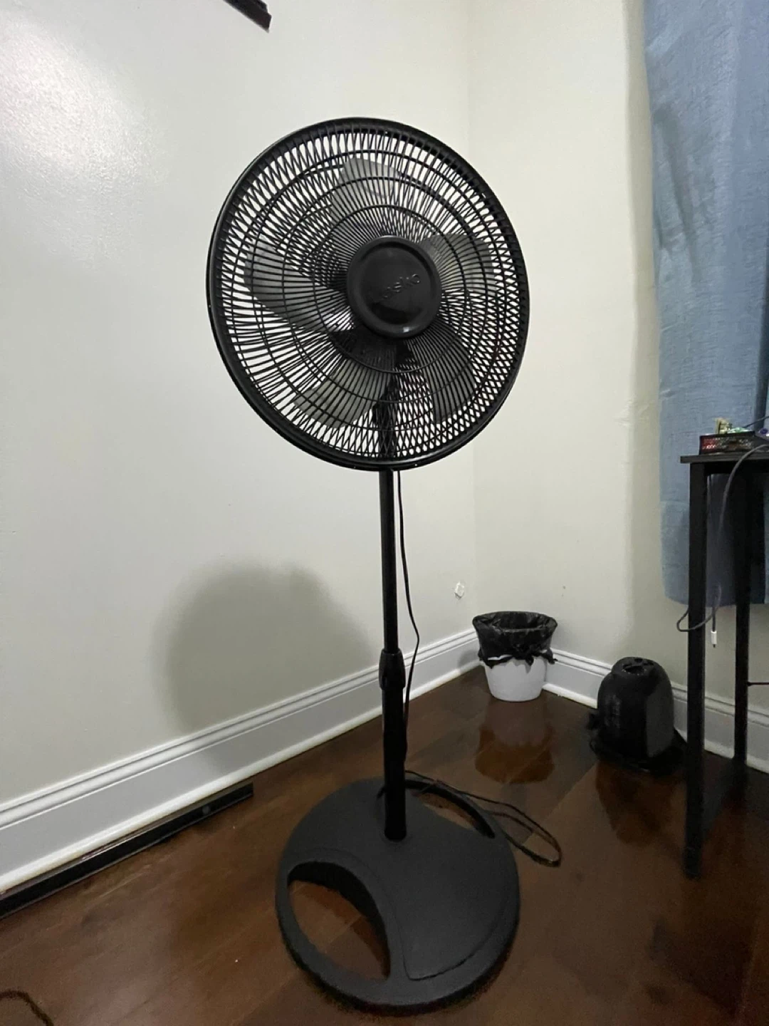 Price Drop Must Go Lasko fan $20 Powerful steel blade