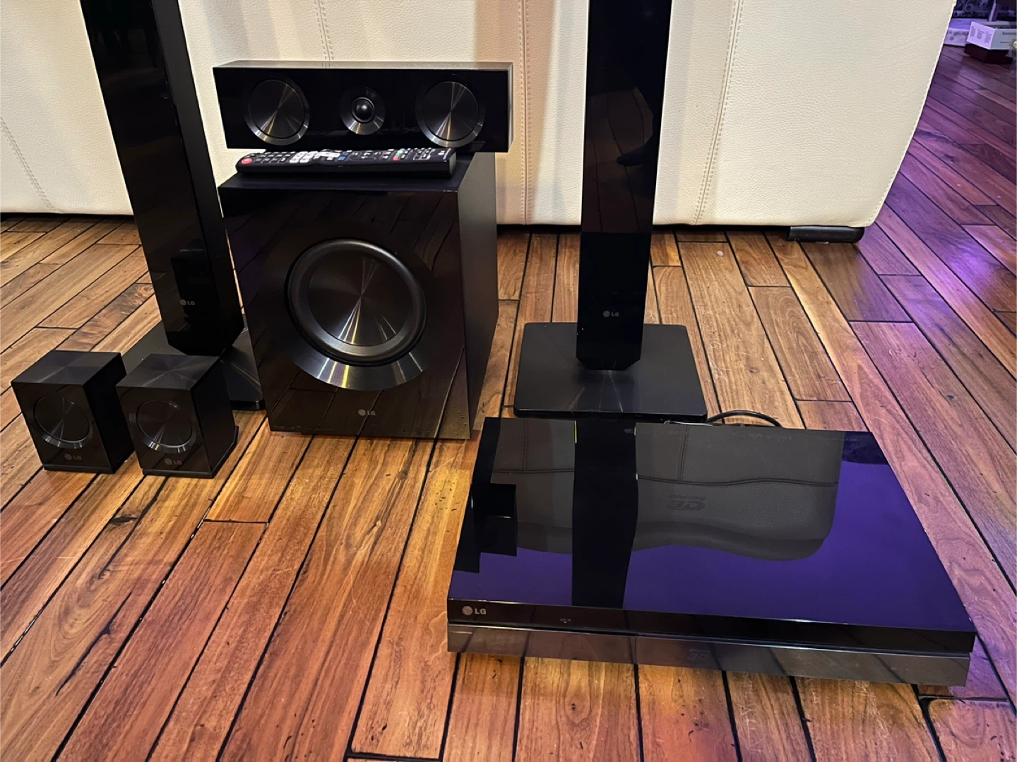 LG Home Theatre System - photo 2