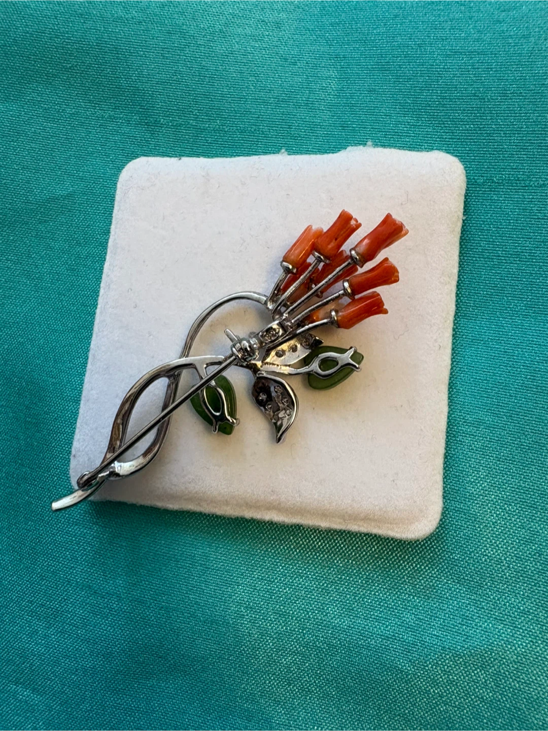Vintage silver stamped Coral & Jade Floral Brooch - photo 3
