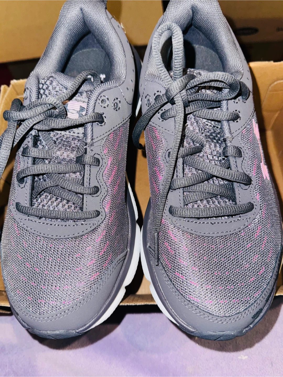 Under Armour Charged Assert 9 Grey/Pink Shoes size 6 - photo 2