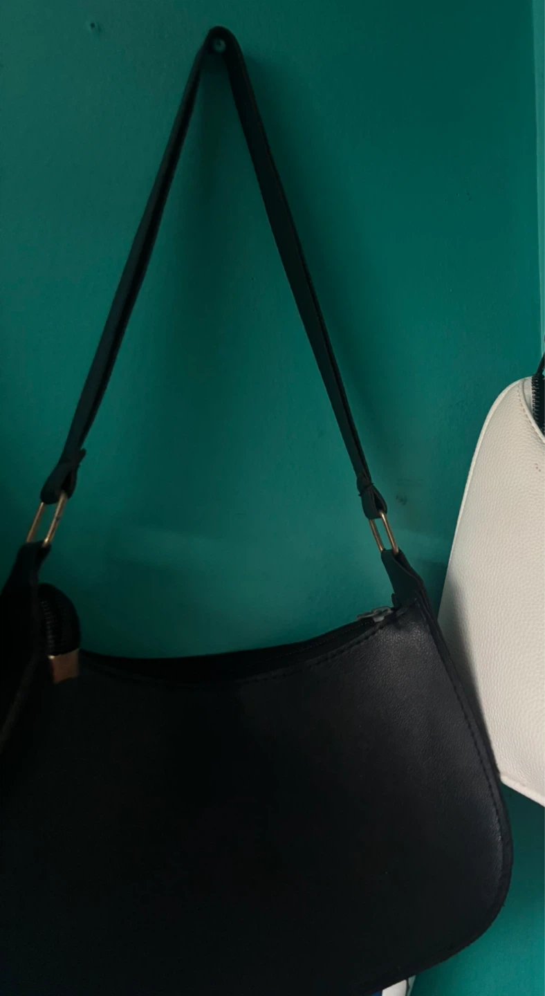 Black Shoulder Bag 🥕