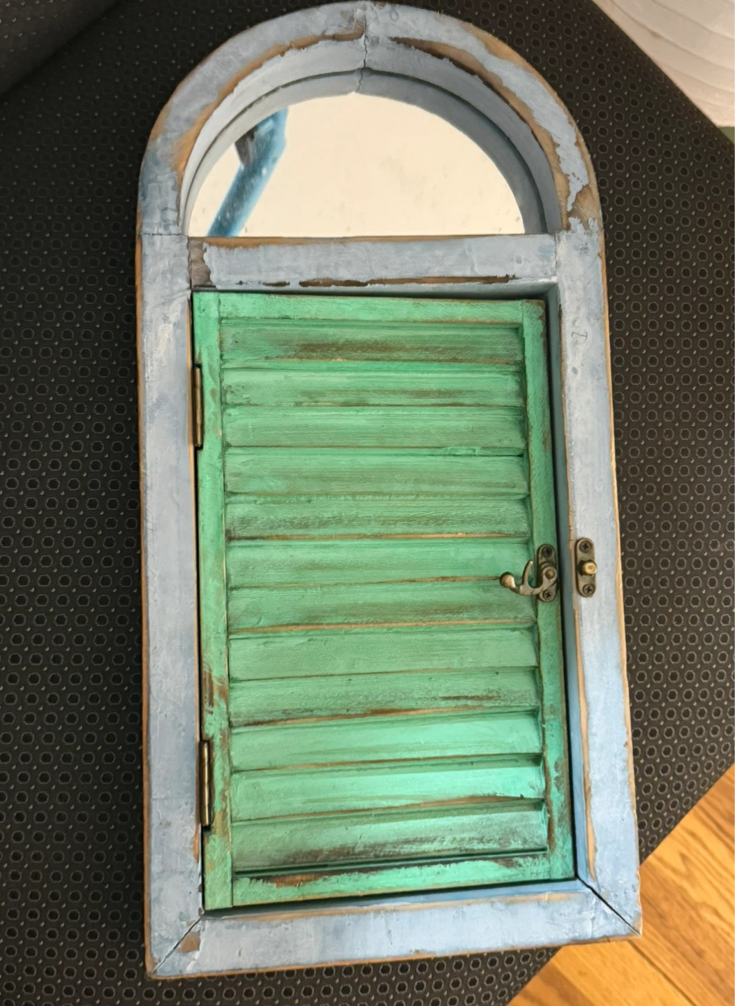 🥕 Small Rustic Mirror with Door