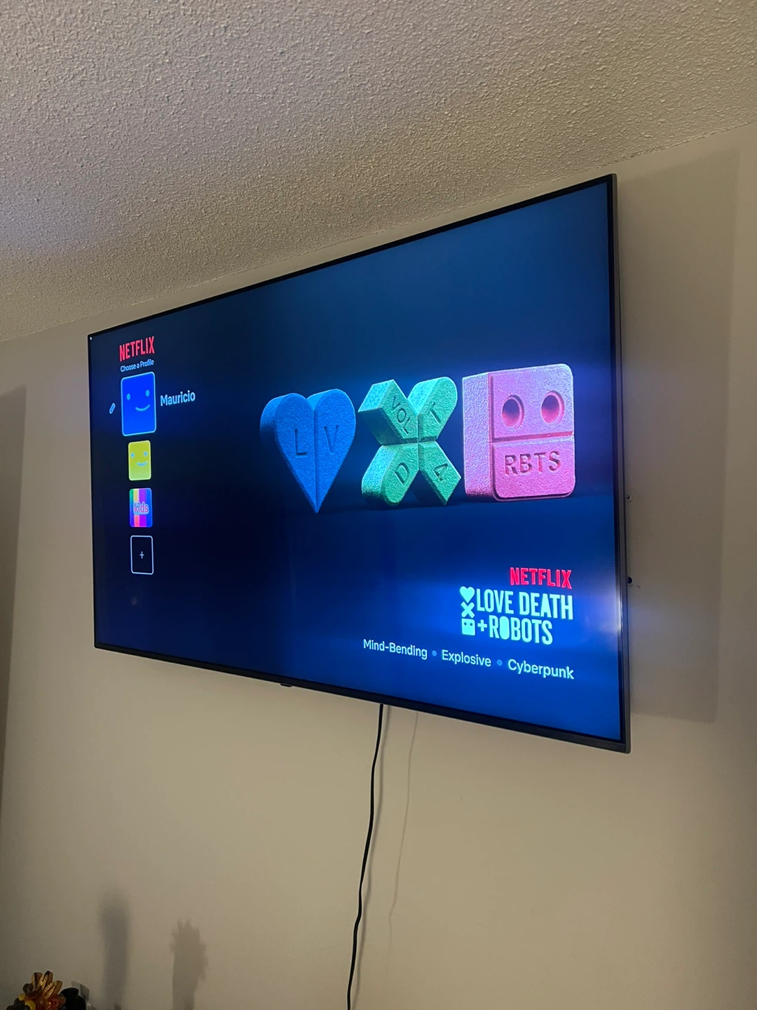 Samsung smart TV 65 inch up to 140 hrtz