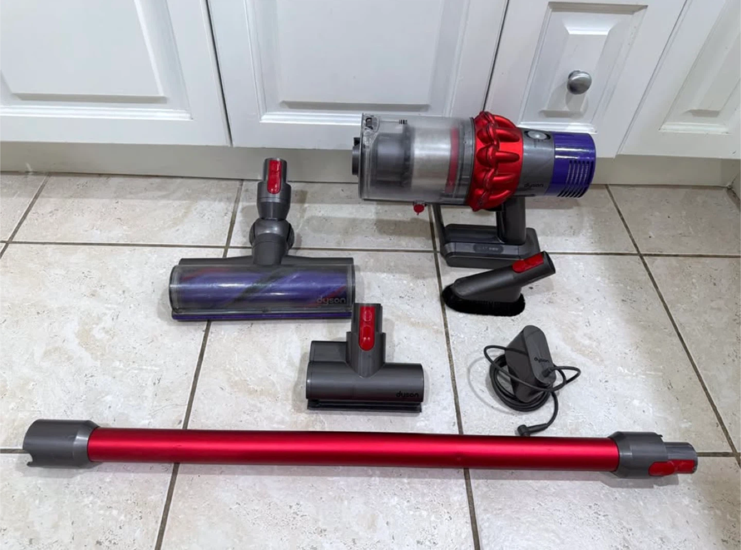 Dyson V10 & Accessories - Like New - photo 3