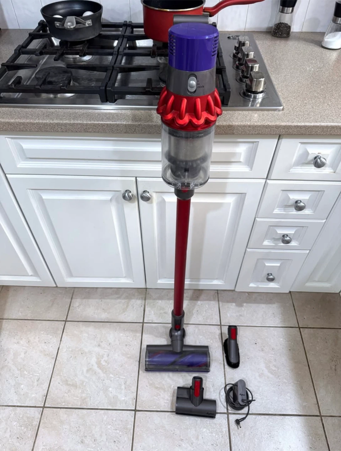 Dyson V10 & Accessories - Like New - photo 2
