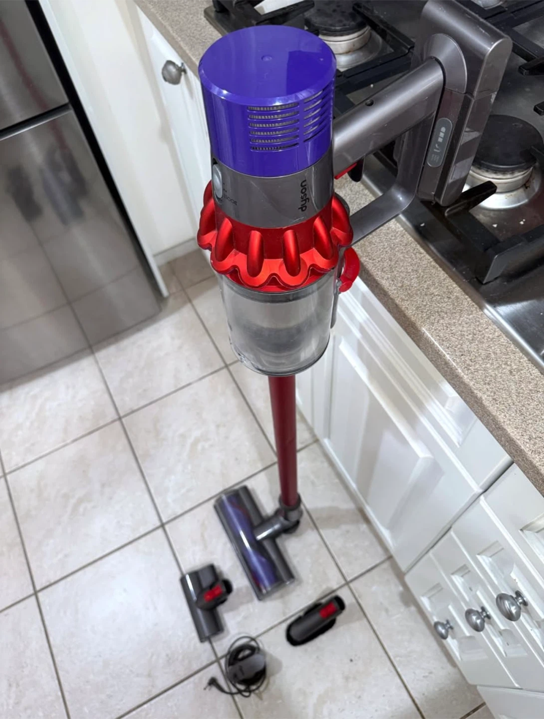 Dyson V10 & Accessories - Like New