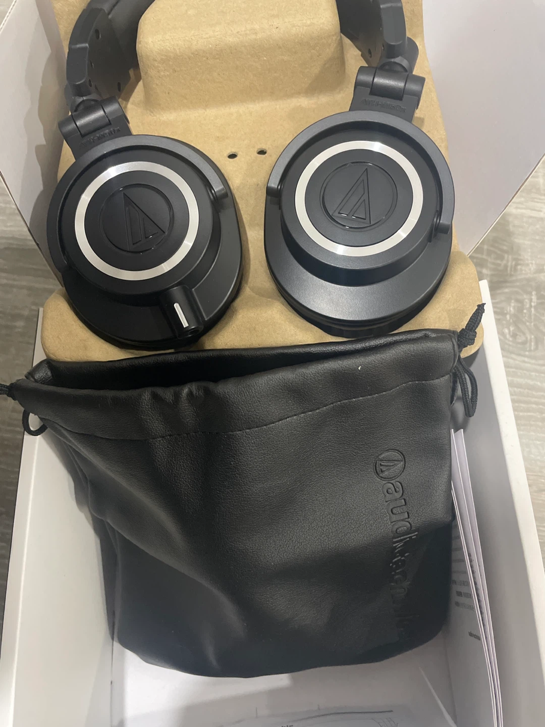 Audio-Technica ATH-M50x Headphones - Like New! - photo 4