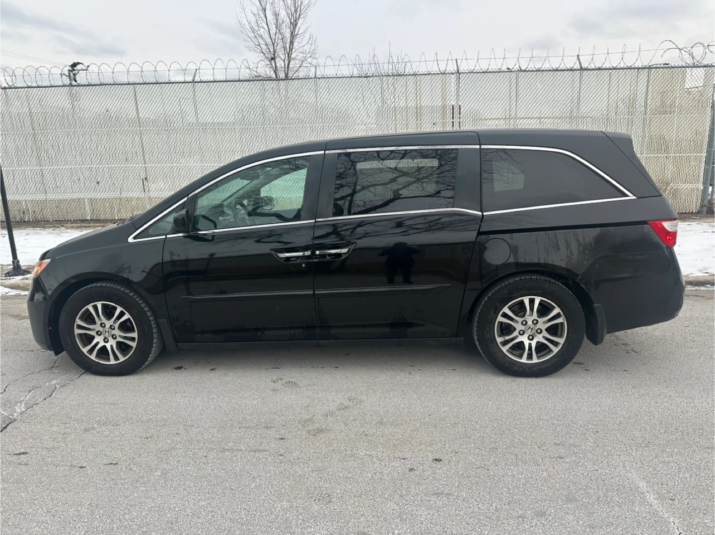 2013 Honda Odyssey Minivan - Black 97k - photo 2