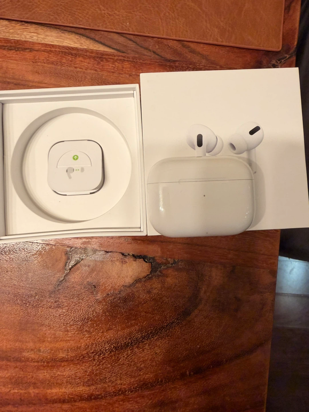 Apple AirPods Pro (1st generation)with Wireless Charging Case 🏆 - photo 3
