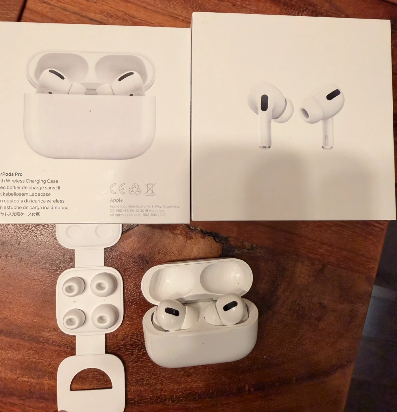 Apple AirPods Pro (1st generation)with Wireless Charging Case 🏆