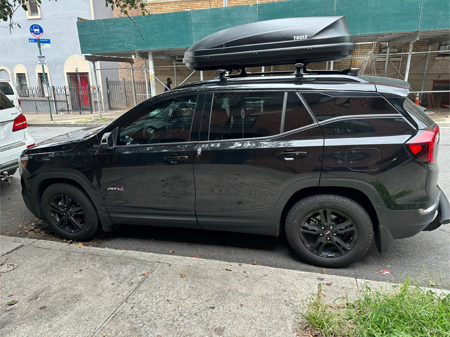Thule 614 pulse cargo medium, black.