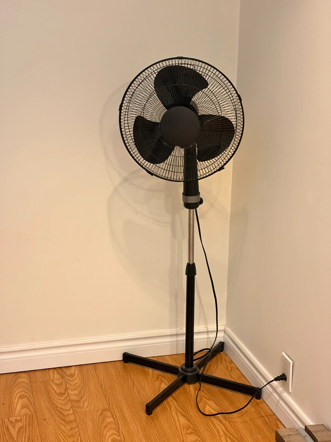 Black Stand Fan – Adjustable Height - photo 3