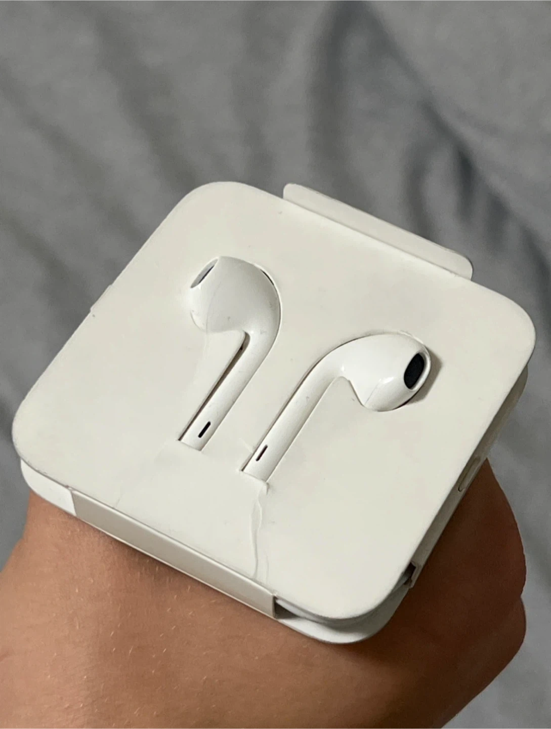 Earpods lightning cable