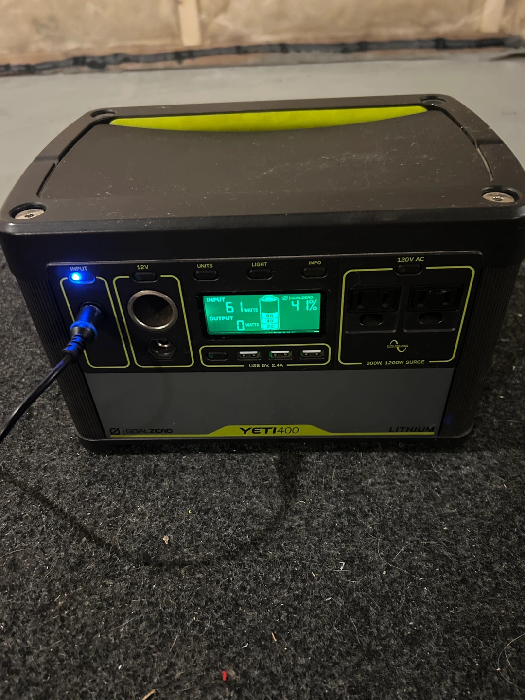 Goal Zero Yeti 400  & Boulder 100 Solar Panel