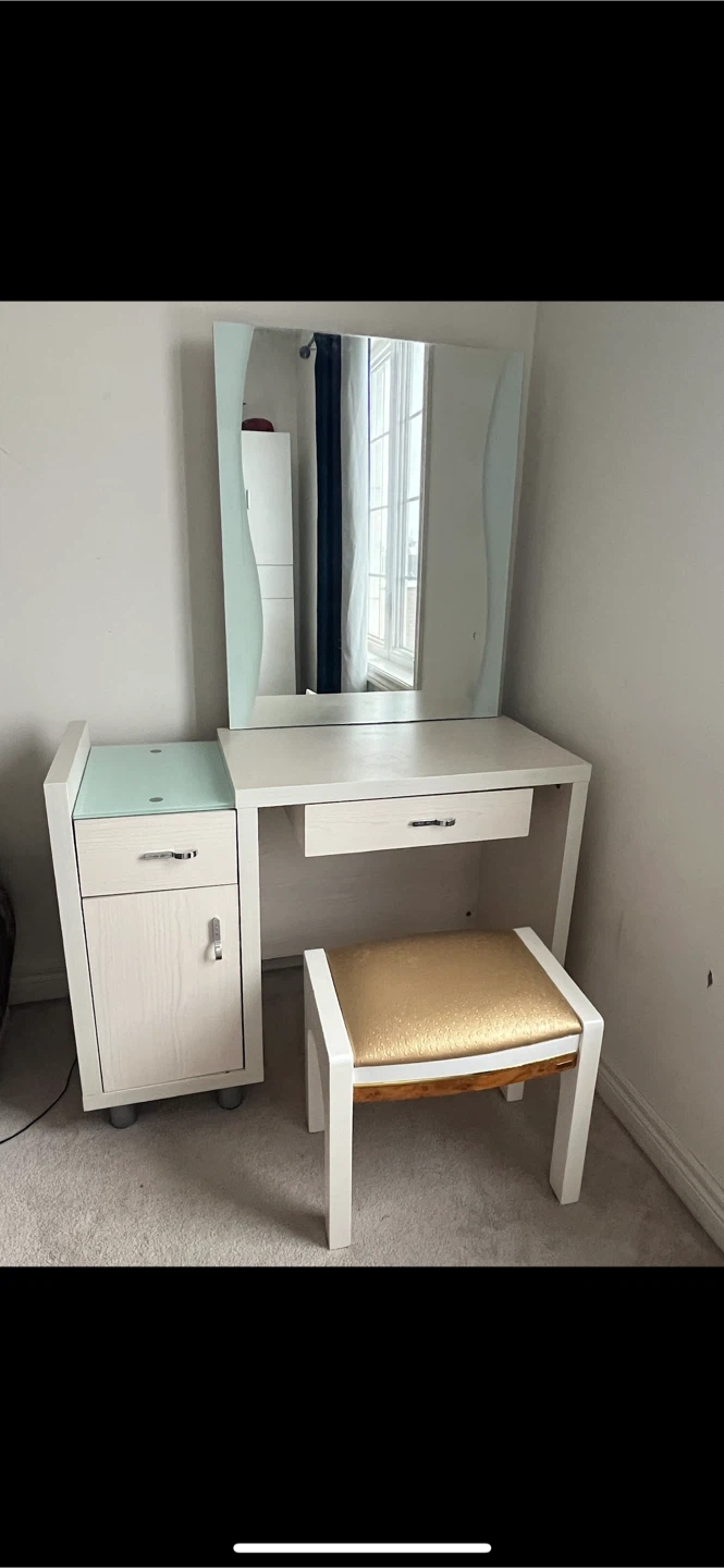 Vanity Table with Mirror & Stool - photo 2