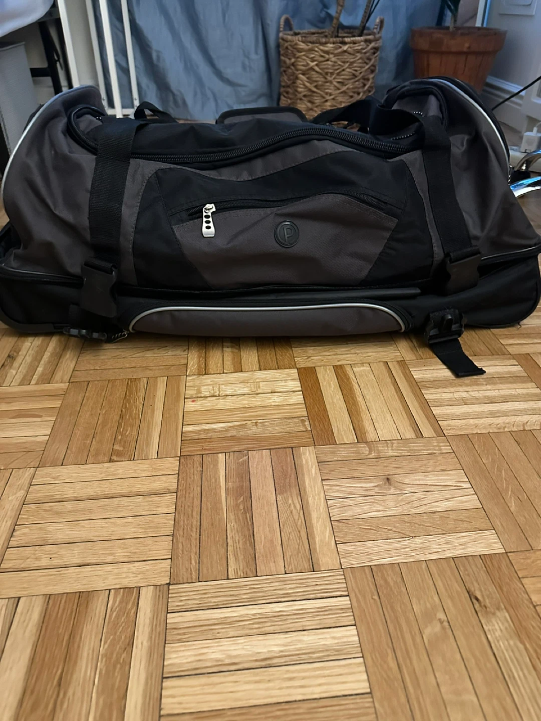 🥕Rolling Duffel Bag sturdy- Black
