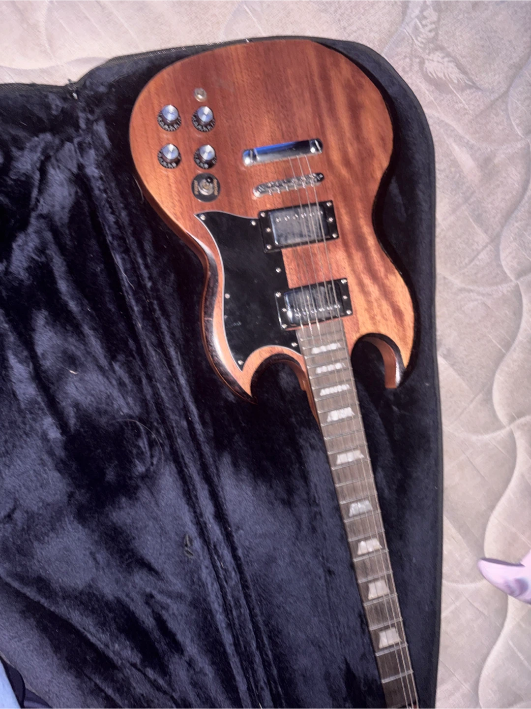 Electric Guitar, Valued around 200-300. - photo 5