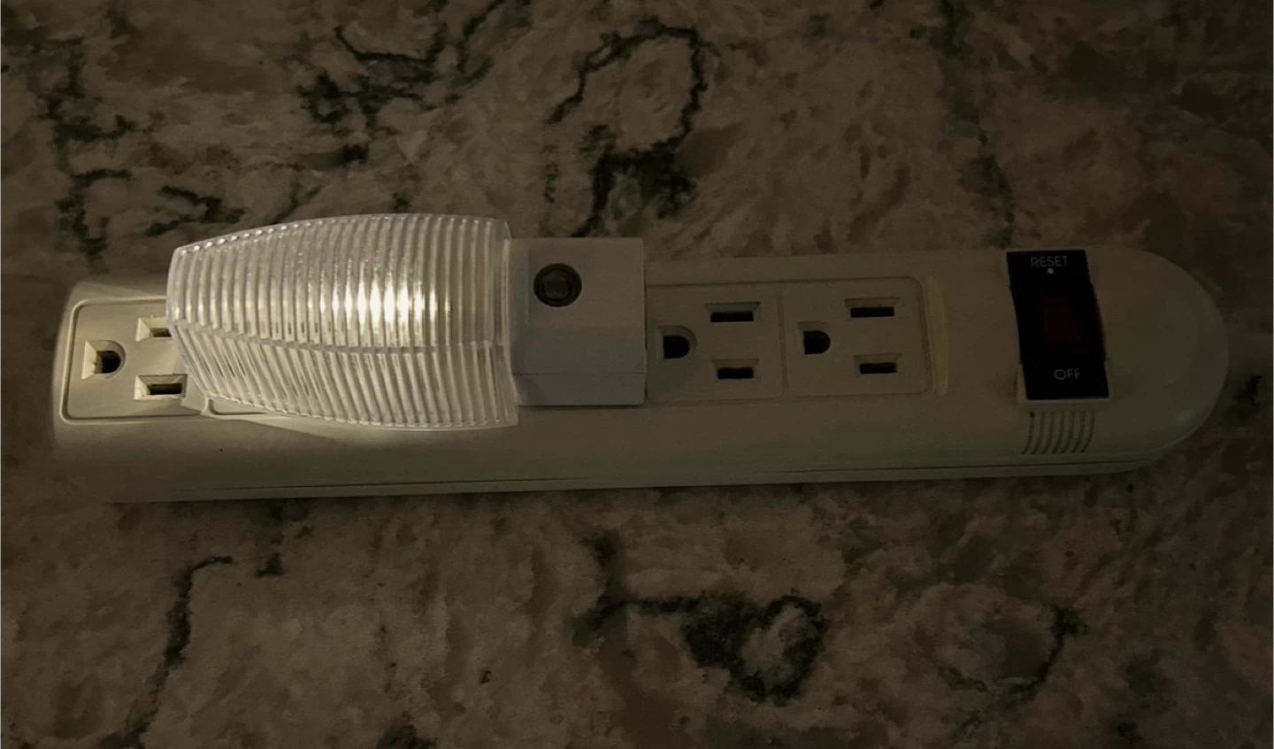Surge Protector Power Bar (2ft cords) ($5 each) - photo 3