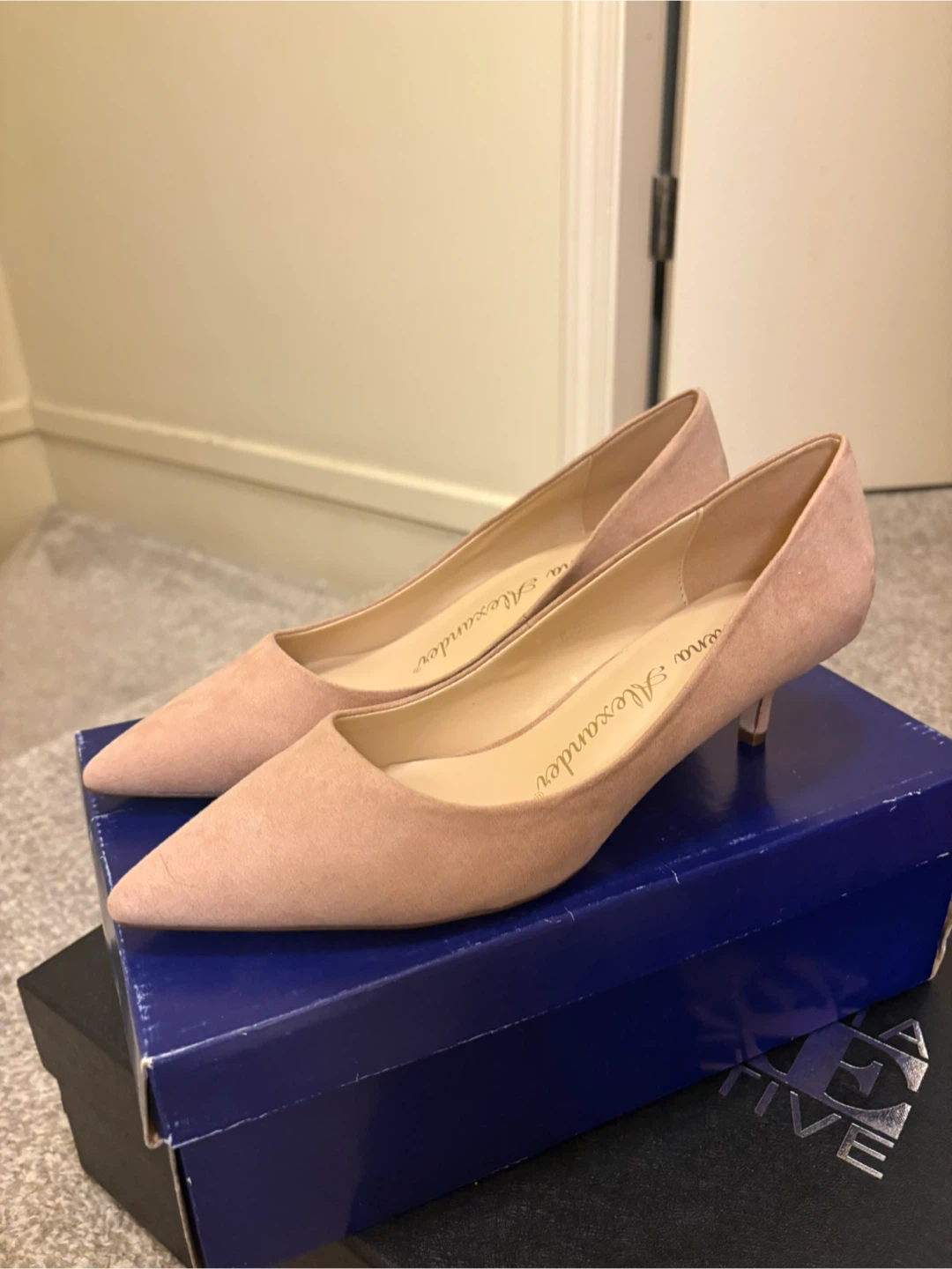 Athena Alexander Kitten Heel - Size 8.5 - photo 2