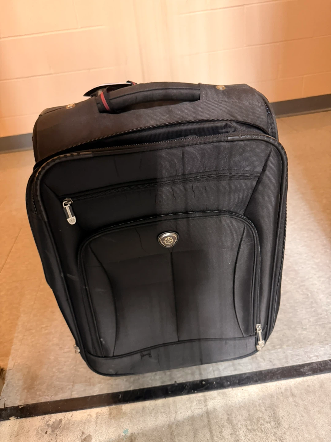 Black Rolling Suitcase (Carry-on luggage)🏆