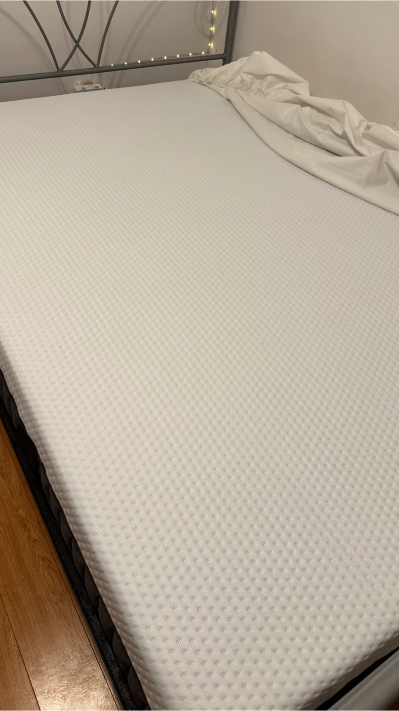 Emma Hybrid Comfort II – Full Size Mattress (Like New) - photo 4