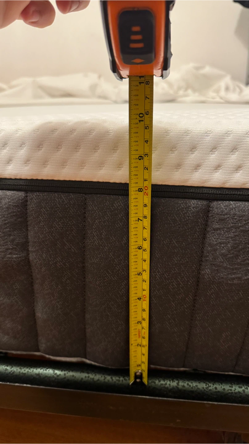 Emma Hybrid Comfort II – Full Size Mattress (Like New) - photo 2