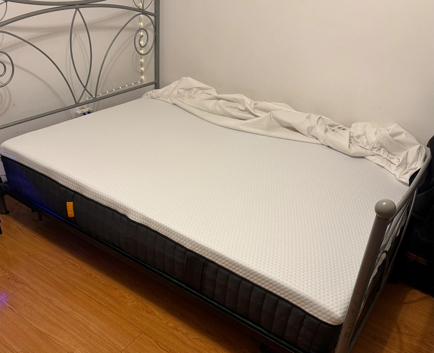 Emma Hybrid Comfort II – Full Size Mattress (Like New)