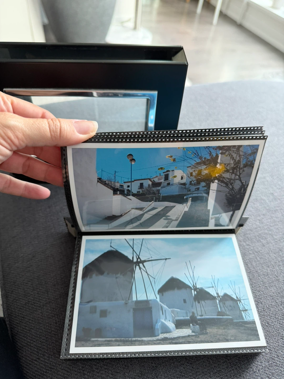 GREAT CONDITION Rotating Photo Album - photo 4