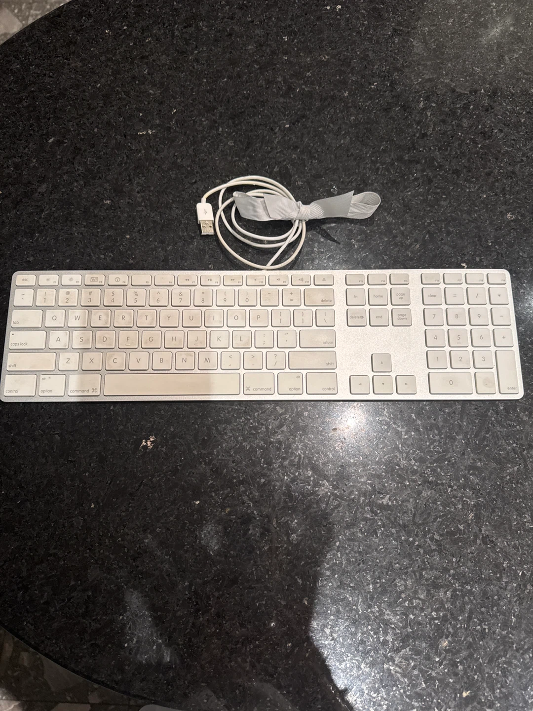 Apple A1243 Wired Keyboard