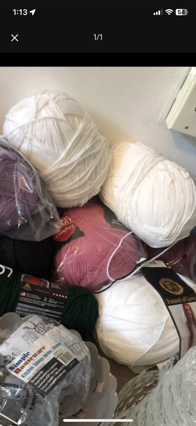 Yarn Lot: Red Heart & Lion Brand 8 pieces