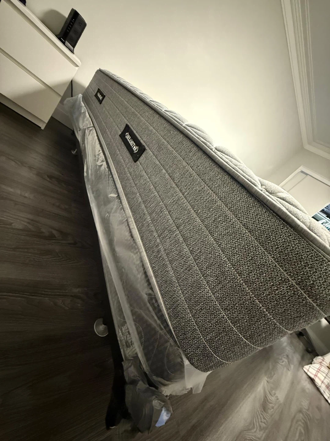 King Size Mattress + Bed Base – Excellent Condition