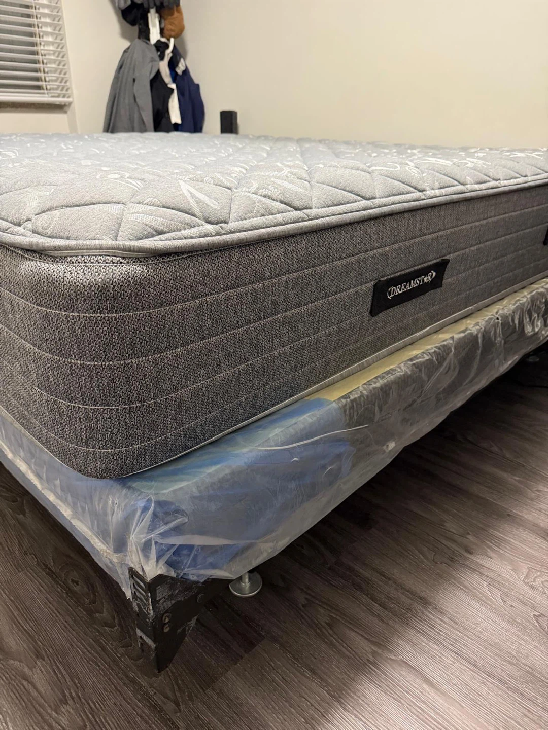 King Size Mattress + Bed Base – Excellent Condition - photo 2