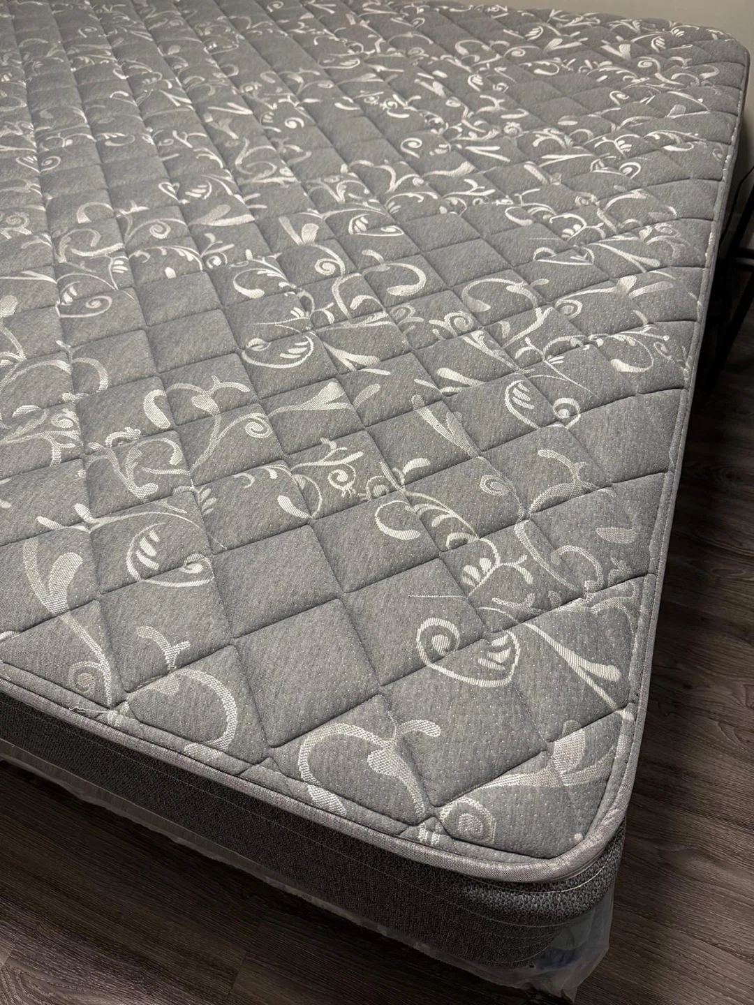 King Size Mattress + Bed Base – Excellent Condition - photo 4