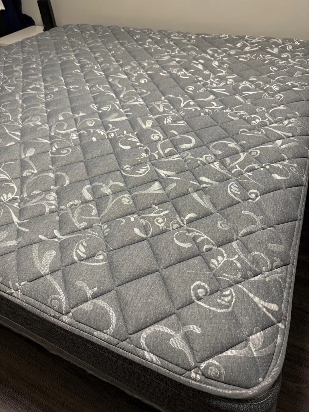 King Size Mattress + Bed Base – Excellent Condition - photo 3