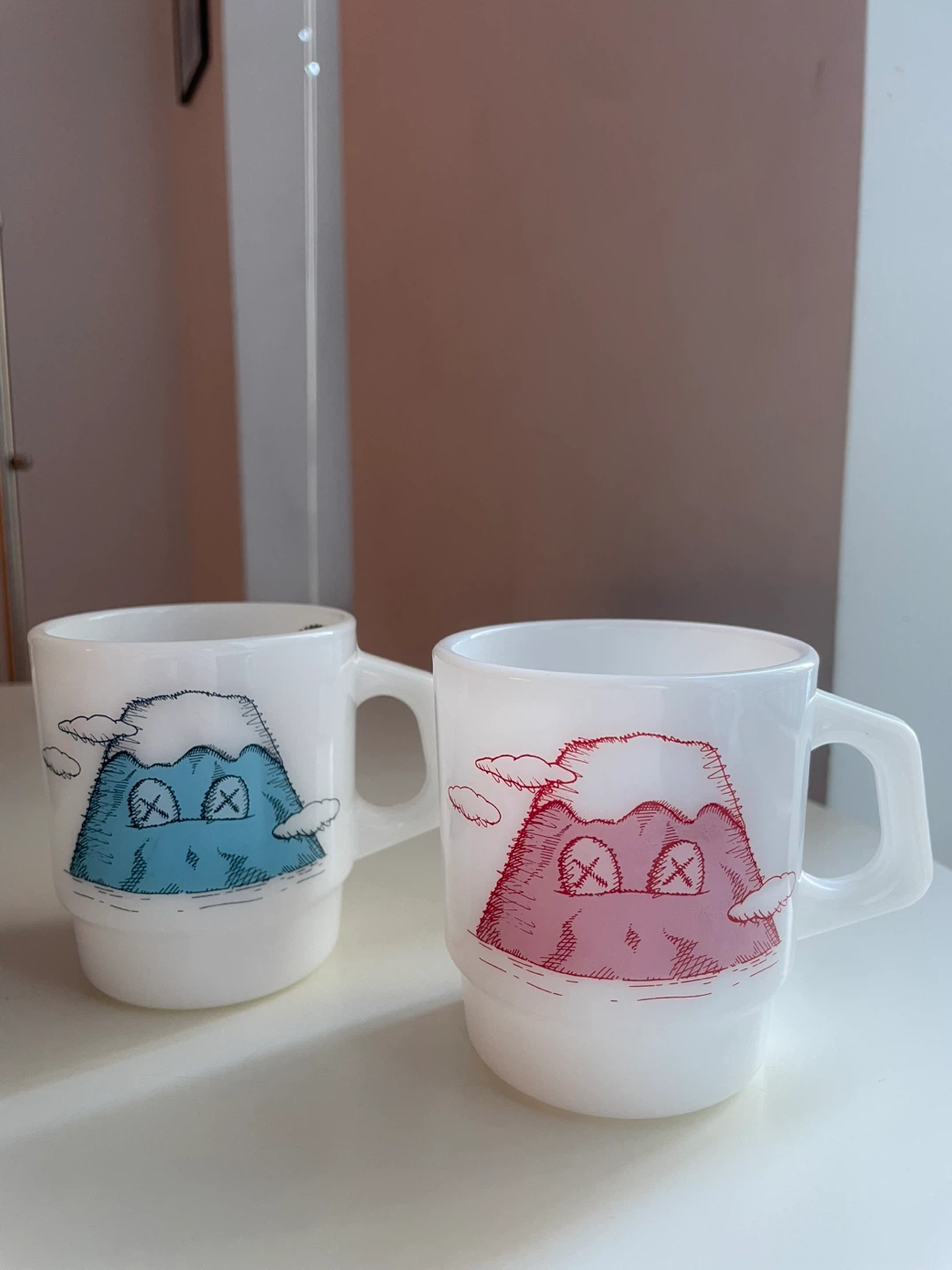KAWS Holiday Japan White Mug Set - photo 3