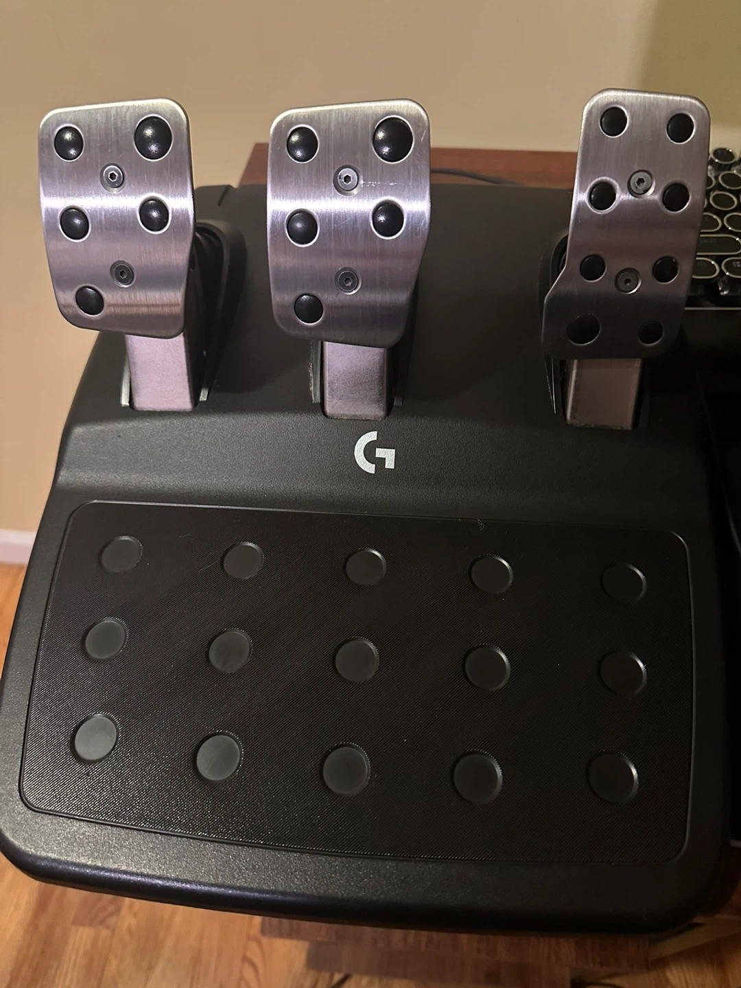 Logitech G923 Racing Wheel & Pedals - photo 5
