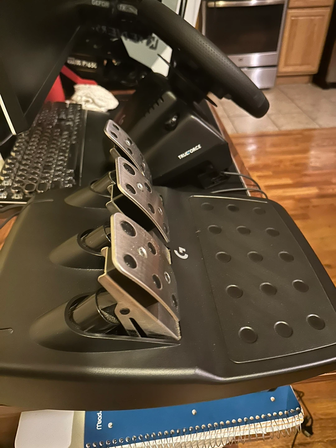 Logitech G923 Racing Wheel & Pedals - photo 4