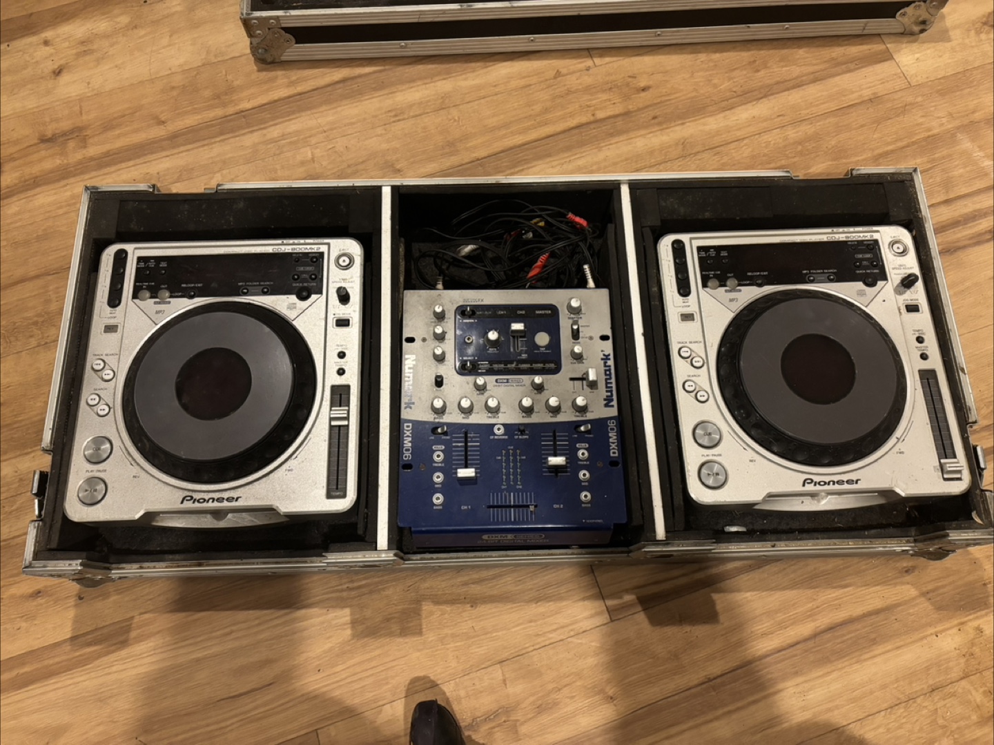 Pioneer CDJ-800MK2 & Numark DXM06 DJ Set - photo 4