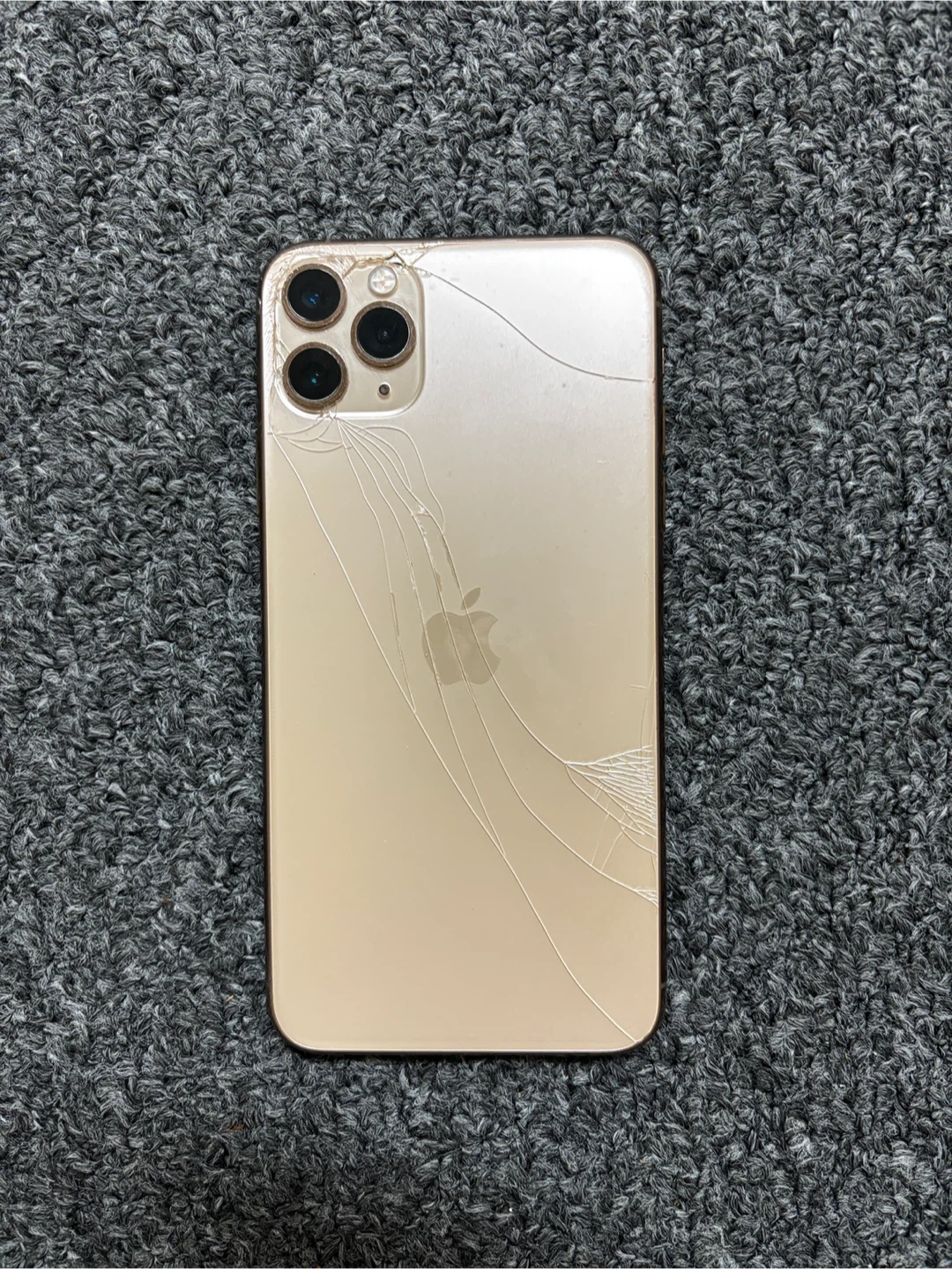 Cracked iPhone 11 Pro - Gold