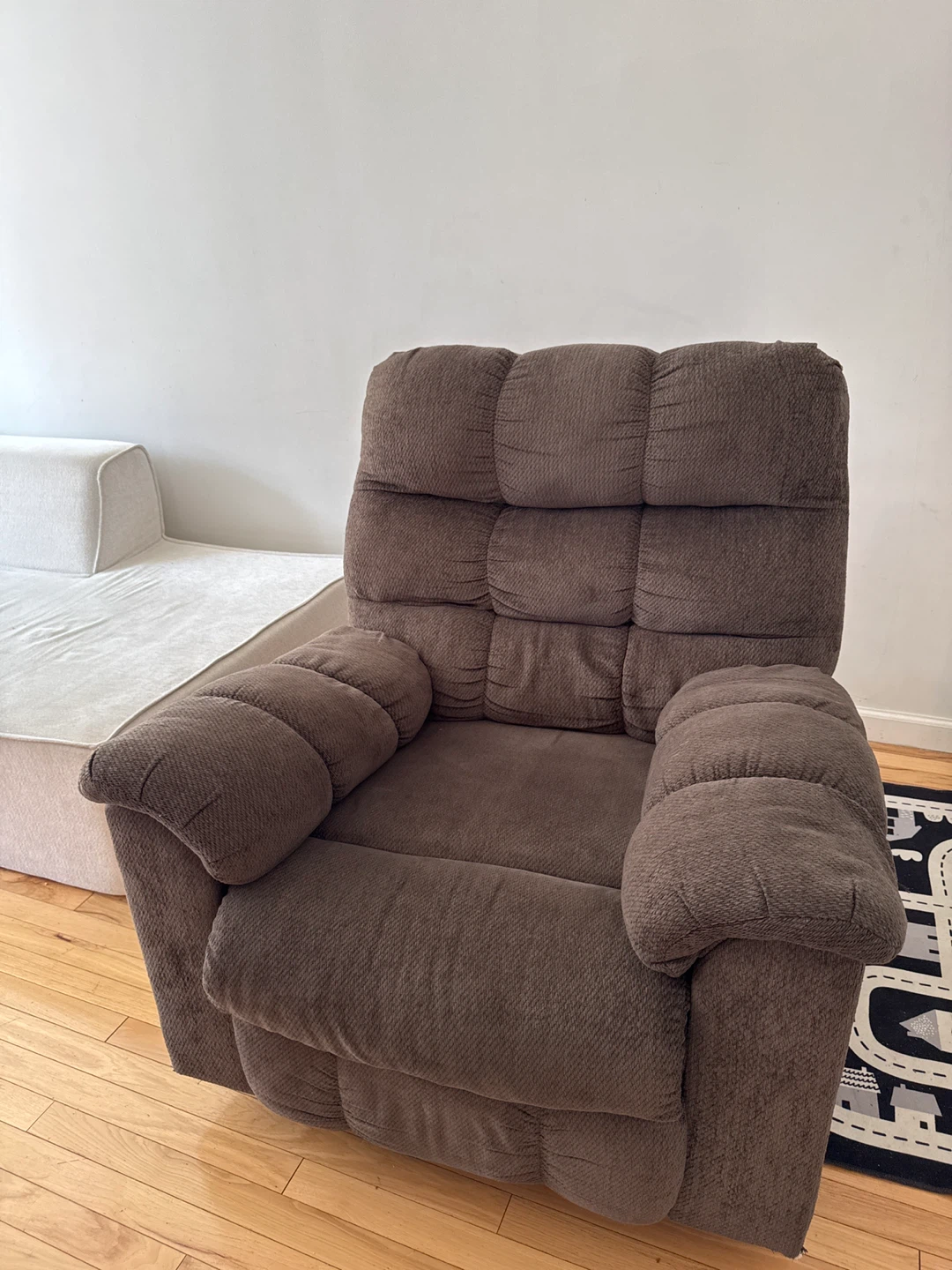 Brown Fabric Recliner Chair 🥕