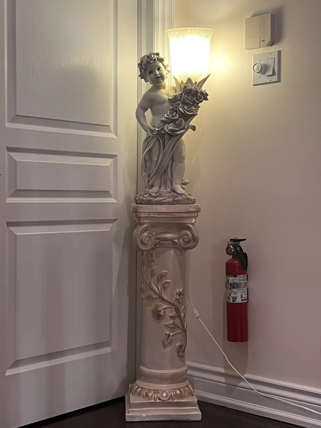 Cherub Lamp on Pedestal - photo 2