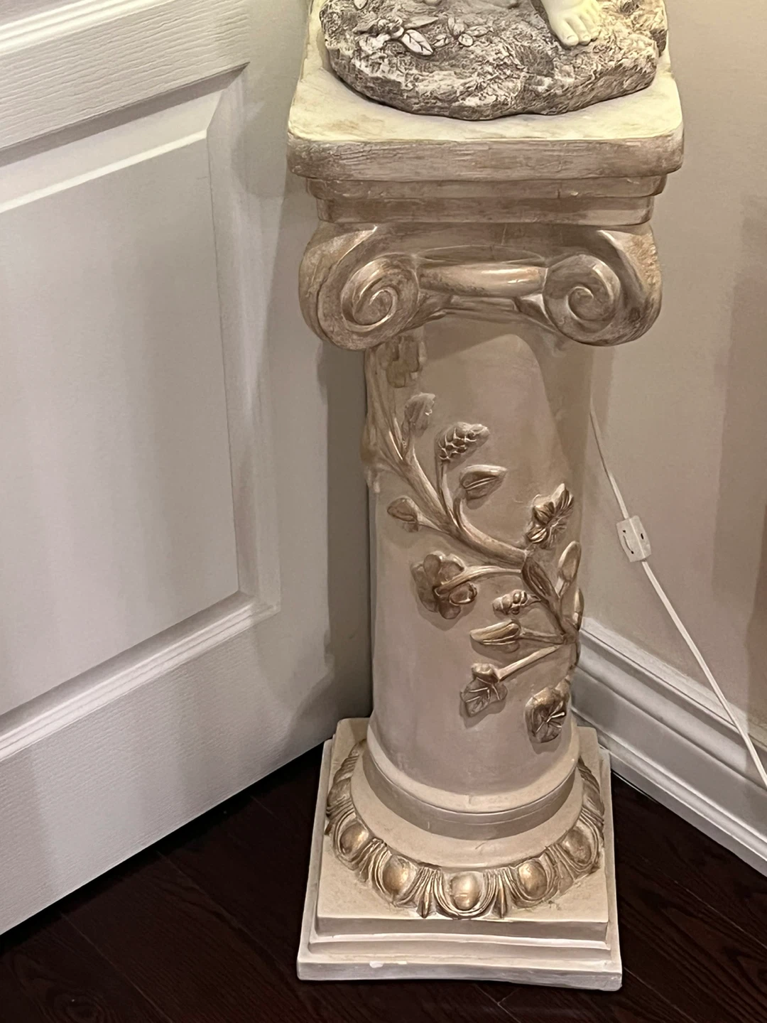 Cherub Lamp on Pedestal - photo 3
