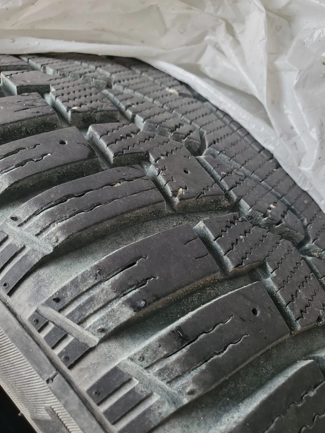 Tiger Paw Ice & Snow 3 Tire 215/55R16 - photo 3