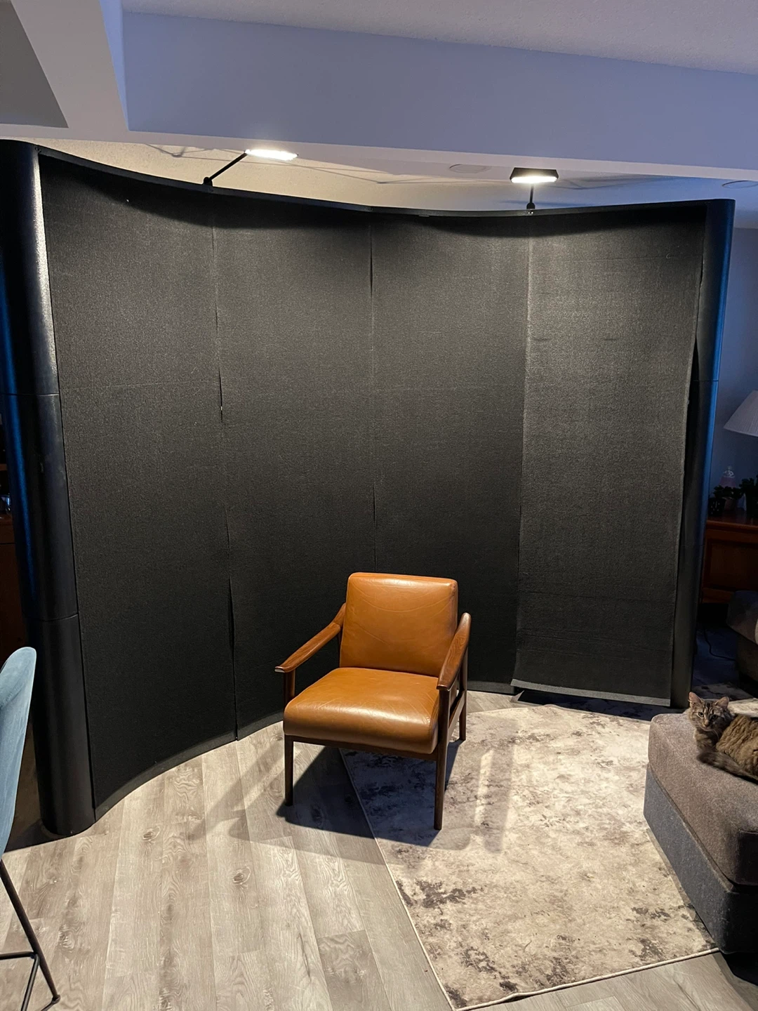 MCM 100%  Leather & Teak  Beautiful Chair - photo 3