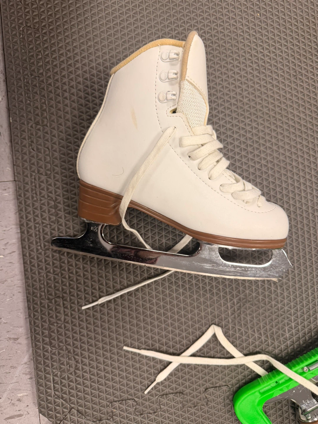 White Figure Ice Skates - Size 8 2/3 - photo 3